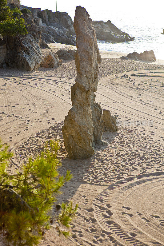 Platja D'Aro在海滩上岩石